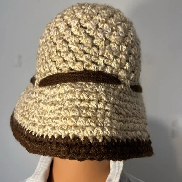 Elegant Cream Crochet Hat Elegant Cream Crochet Hat with Floral Accents main image 4